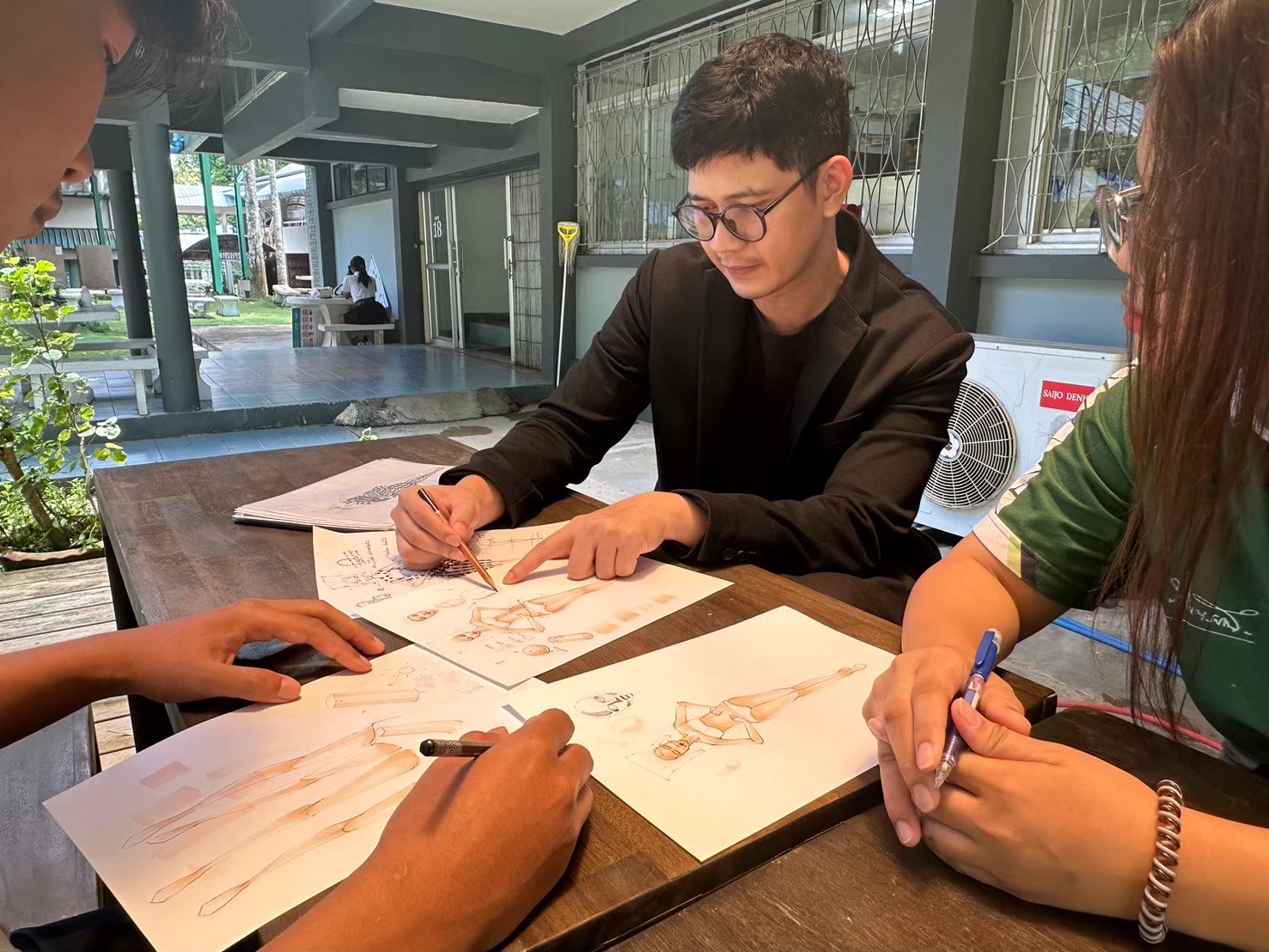 โต๊ะริมระเบียง